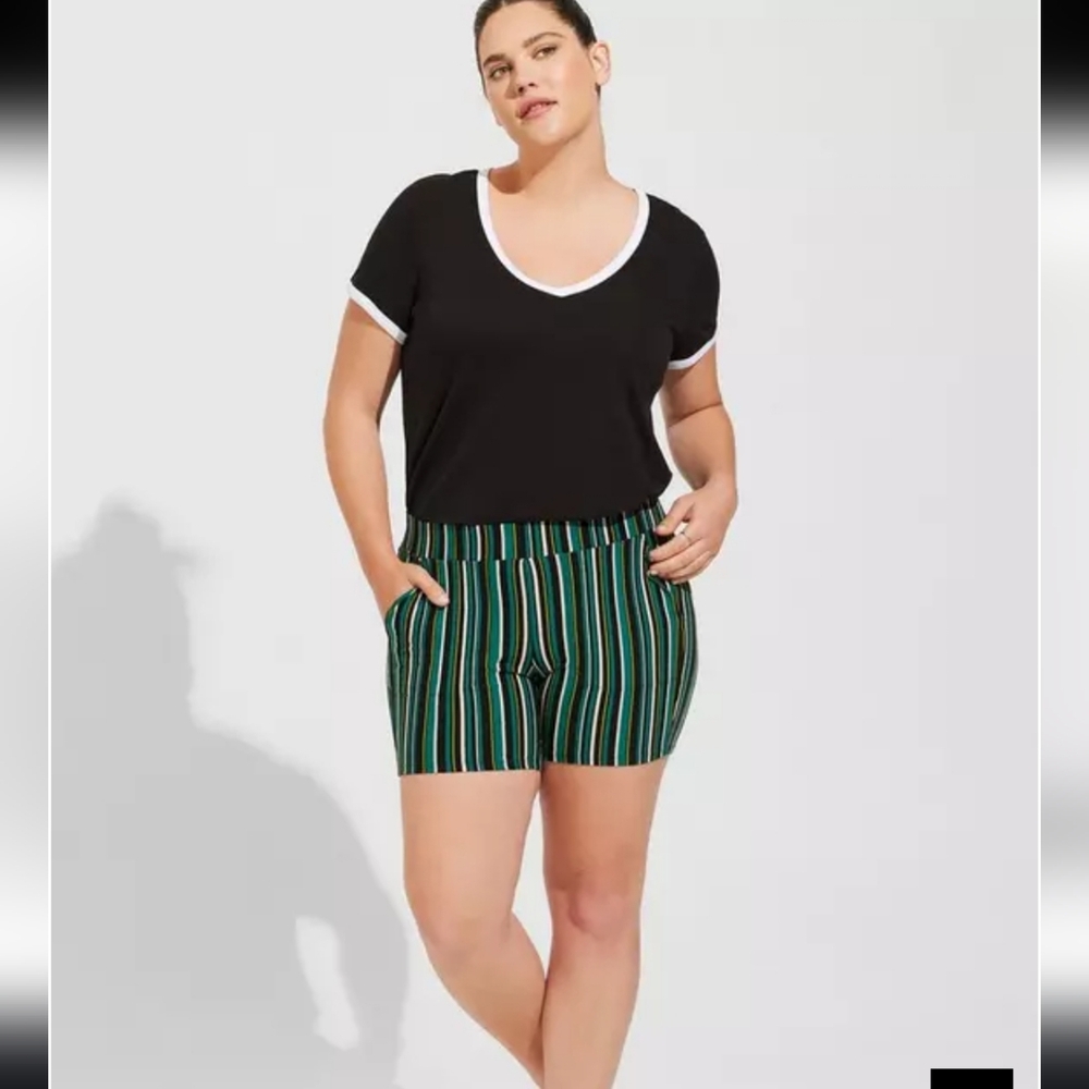 NWT Torrid 3x Black and Green Striped Bike Shorts with Pockets